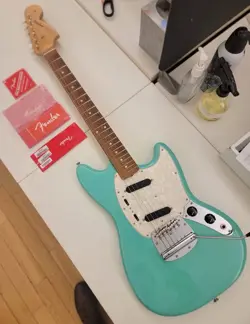 FENDER VINTERA ‘60S MUSTANG ELECTRIC GUITAR - SEA FOAM GREEN