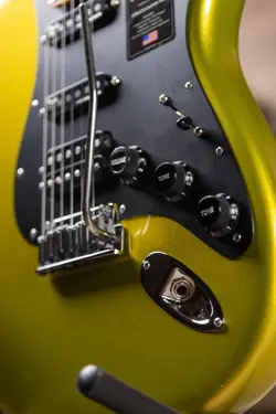 FENDER AMERICAN ULTRA II STRATOCASTER HSS - SOLAR FLARE WITH HARDSHELL CASE