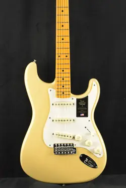 FENDER AMERICAN VINTAGE II 1957 STRATOCASTER VINTAGE BLONDE MAPLE FINGERBOARD