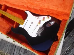 BLK BLACK STRATOCASTER