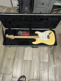 FENDER PLAYER STRATOCASTER ELECTRIC GUITAR, MAPLE FINGERBOARD, BUTTERCREAM