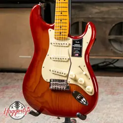 FENDER AMERICAN PROFESSIONAL II STRATOCASTER - SIENNA SUNBURST W/ HARDSHELL