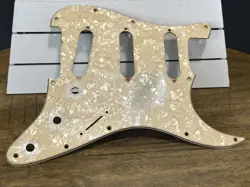 PEARLOID STRATOCASTER PICKGUARD