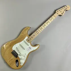 FENDER TRADITIONAL 70S STRATOCASTER MAPLE FINGERBOARD NATURAL ELECTRIC GUITAR