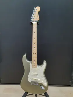 ELITE STRATOCASTER GUITAR