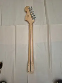 STRATOCASTER STRAT SQUIER