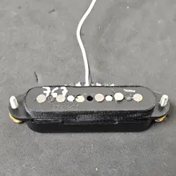 MIDDLE PICKUP STRATOCASTER