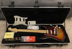 FENDER AMERICAN STANDARD STRATOCASTER GUITAR MAPLE FRETBOARD 2013 3 SUNBURST