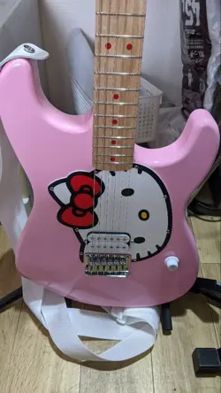 FENDER SQUIER HELLO KITTY STRATOCASTER MAPLE PINK LIMITED EDITION USED