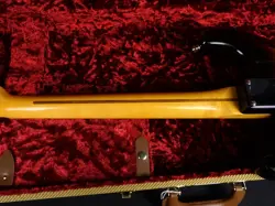 FENDER AMERICAN VINTAGE II 1957 STRATOCASTER 2-COLOR SUNBURST ELECTRIC GUITAR