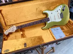 SIGNATURE STRATOCASTER BIRD'S