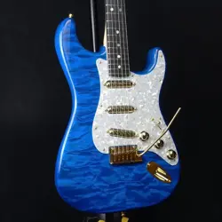 FENDER      QUILT MAPLE STRATOCASTER NOS SAPPHIRE BLUE TRANS