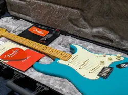 ELECTRIC GUITAR FENDER AMERICAN PROFESSIONAL II STRATOCASTER MIAMI BLUE W/ CASE