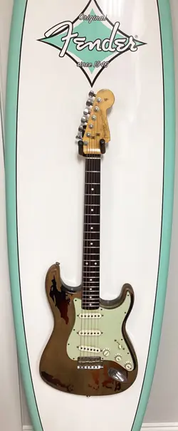 SIGNATURE RELIC STRATOCASTER