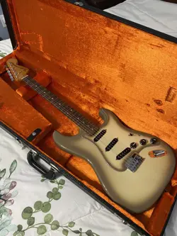 FENDER 70TH ANNIVERSARY STRATOCASTER - ANTIGUA