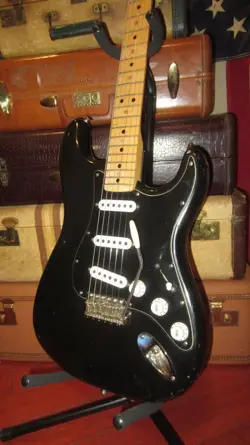 VINTAGE 1979 FENDER STRATOCASTER BLACK