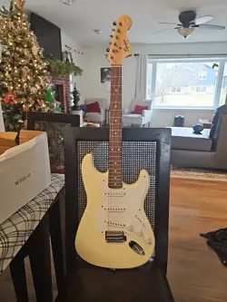 *FENDER SQUIER  STRAT ELECTRIC GUITAR W/CASE