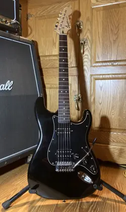 2011 SQUIER BY FENDER FSR BULLET STRAT HH STRATOCASTER BLACK WITH TREMOLO