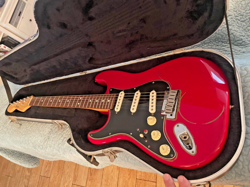 1994 LEFT HANDED FENDER USA RED STRATOCASTER USED ELECTRIC GUITAR & CASE ESTATE