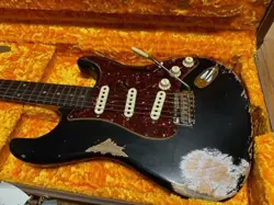 FENDER CUSTOM SHOP '62 STRATOCASTER HEAVY RELIC ELECTRIC GUITAR - BLACK