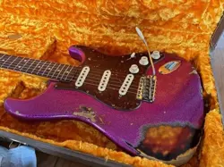FENDER CUSTOM SHOP 1962 STRATOCASTER HEAVY RELIC MAGENTA SPARKLE GUITAR