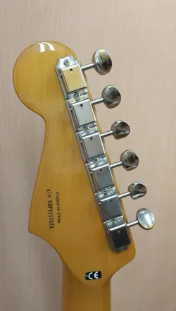 FENDER CHINA MODERN PLAYER STRATOCASTER HSS ELECTRIC GUITAR