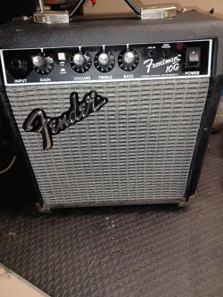 FENDER FRONTMAN 10G ELECTRIC GUITAR AMPLIFIER - EXCELLENT CONDITION