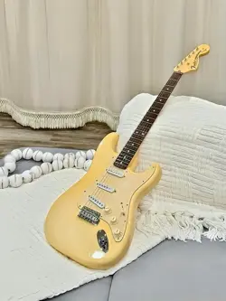 FENDER YNGWIE MALMSTEEN STRATOCASTER USA