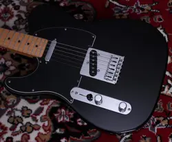 FENDER PLAYER LEFT-HANDED