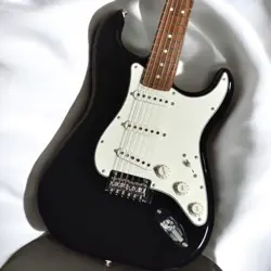 FENDER PLAYER STRATOCASTER ST ELECTRIC GUITAR BLACK USED 8/10 CONDITION