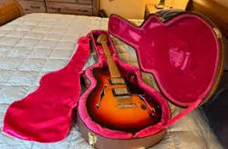 2013 FENDER STARCASTER SEMI-HOLLOW BODY GUITAR W/HARD CASE - SUNBURST FINISH!