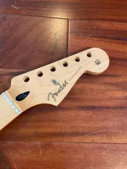 2019 FENDER PLAYER STRAT MAPLE NECK STRATOCASTER 9.5