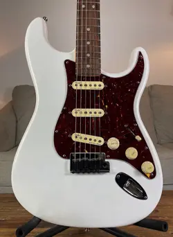 2023 FENDER AMERICAN ULTRA STRATOCASTER ~ ARCTIC PEARL