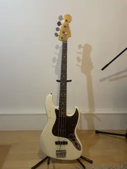 FENDER JAPAN JAZZ BASS WHITE/TORTOISESHELL