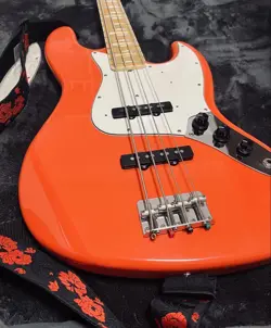 FENDER JAPAN 70'S JAZZ BASS FIESTA RED