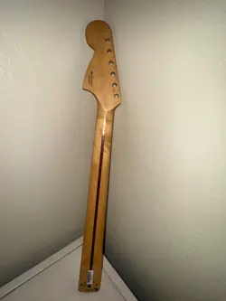 MAPLE FENDER MUSTANG