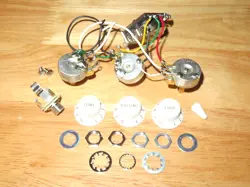 WHITE FENDER STRATOCASTER ELECTRONIC CONTROL POTS HARNESS