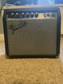 FENDER FRONTMAN 15G 15 WATT GUITAR AMP (TESTED AND WORKS)