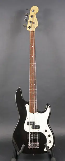 1997 FENDER AMERICAN DELUXE PRECISION BASS MADE IN THE USA - BLACK