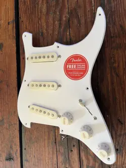 FENDER SQUIER STRAT LOADED PICKGUARD