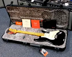 2024 FENDER AMERICAN PROFESSIONAL II STRATOCASTER W/ CASE! GLOSS BLACK! NICE!!!