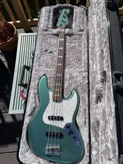 FENDER ADAM CLAYTON ARTIST SERIES SIGNATURE JAZZ BASS SHERWOOD GREEN