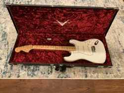 FENDER JIMI HENDRIX VOODOO CHILD STRATOCASTER NOS