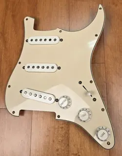 FENDER PICKGUARD VANZANDT
