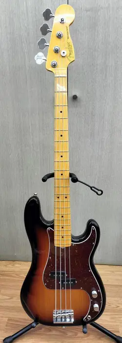 FENDER AMERICAN PROFESSIONAL II PRECISION BASS 3TS ELECTRIC GUITAR