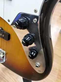 FENDER JAPAN JB62 ELECTRIC BASS SUNBURST 60S MODEL 4.2KG USED