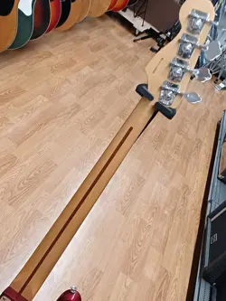 ELECTRIC GUITAR 4-STRING