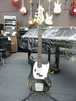 FENDER JMJ ROAD WORN MUSTANG BASS - ELECTRIC, SOFT CASE INCLUDED, USED