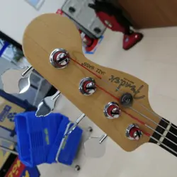 GUITAR 4-STRING USED