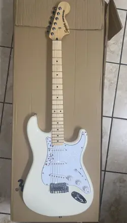 FENDER SQUIER AFFINITY STRATOCASTER MAPLE ELECTRIC GUITAR - OLYMPIC WHITE